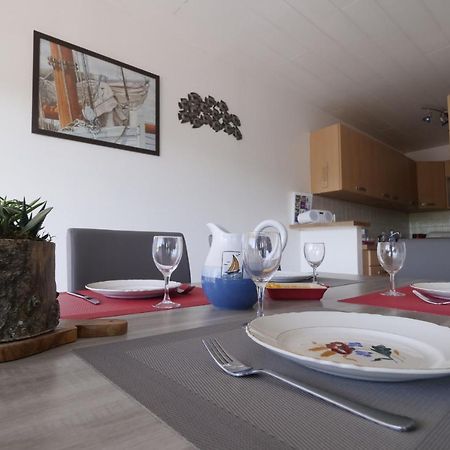Un Appartement Sur La Marina De St-Gilles 생 질 크루아 드 비 외부 사진