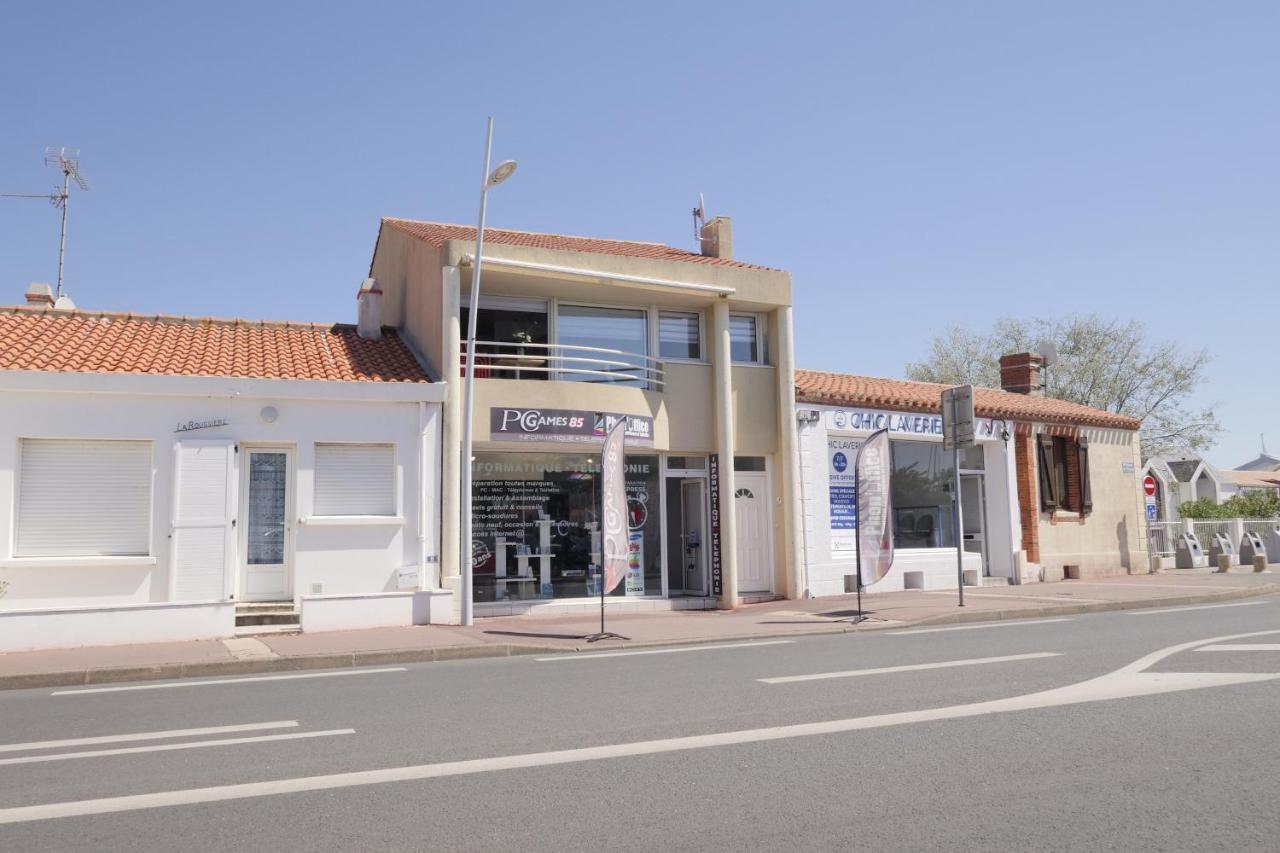 Un Appartement Sur La Marina De St-Gilles 생 질 크루아 드 비 외부 사진